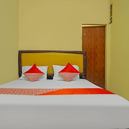 Oyo 92577 Hotel Sidikalang Near Kejaksaan Negeri Dairi Buitenkant foto