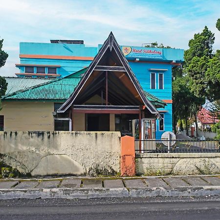 Oyo 92577 Hotel Sidikalang Near Kejaksaan Negeri Dairi Buitenkant foto