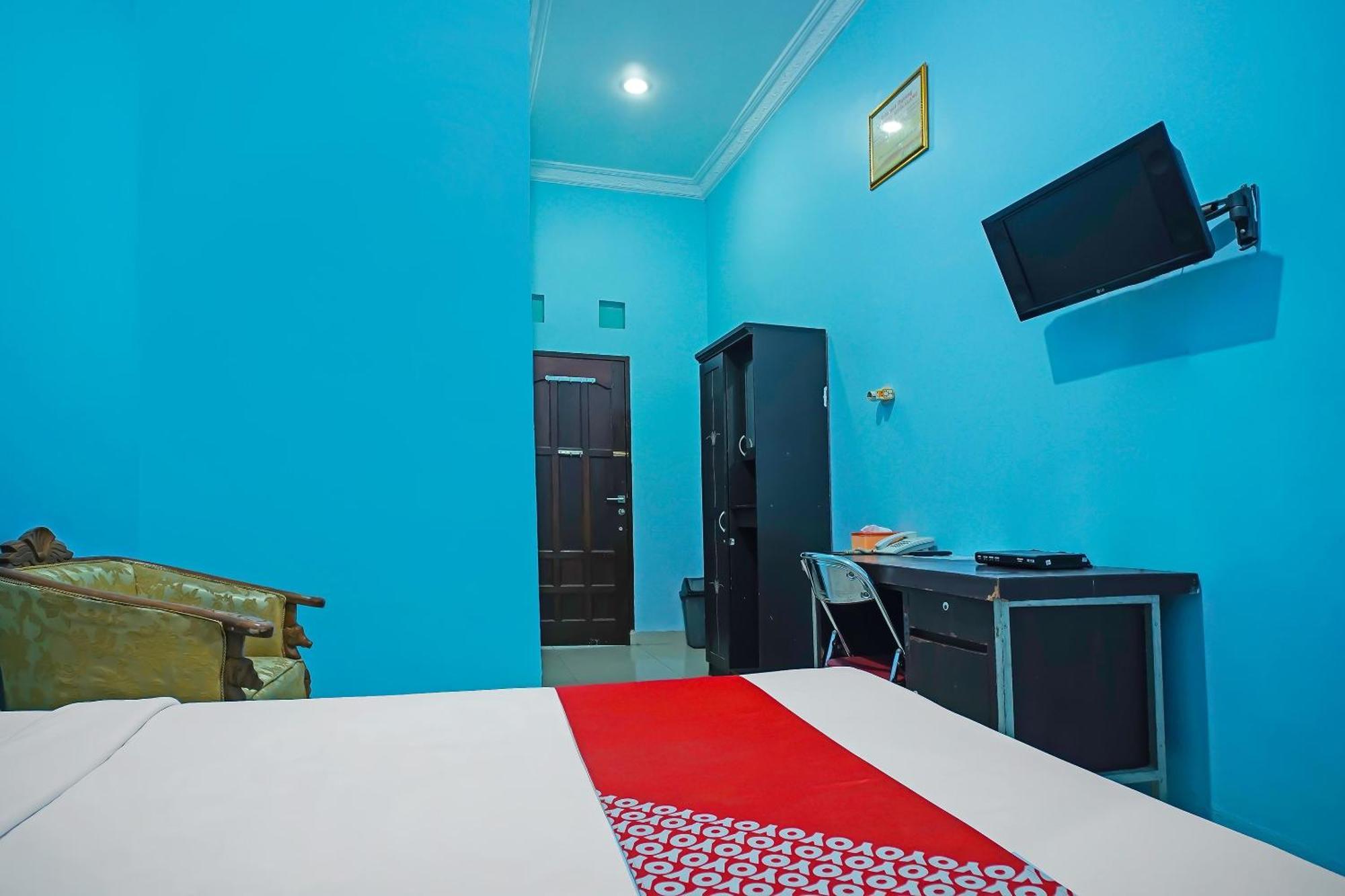 Oyo 92577 Hotel Sidikalang Near Kejaksaan Negeri Dairi Buitenkant foto