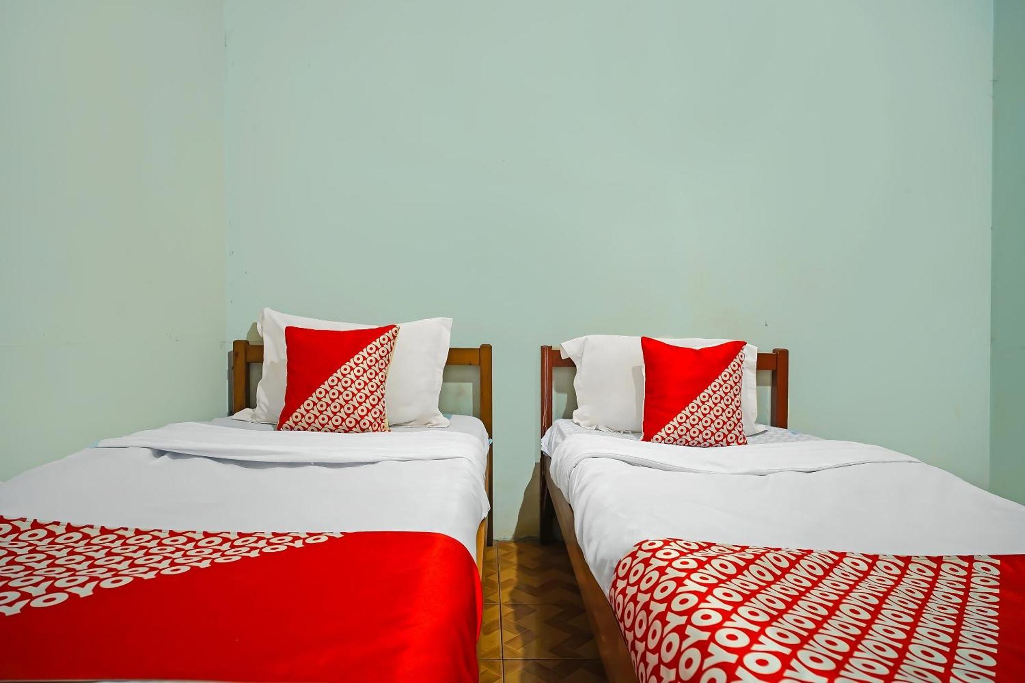 Oyo 92577 Hotel Sidikalang Near Kejaksaan Negeri Dairi Buitenkant foto