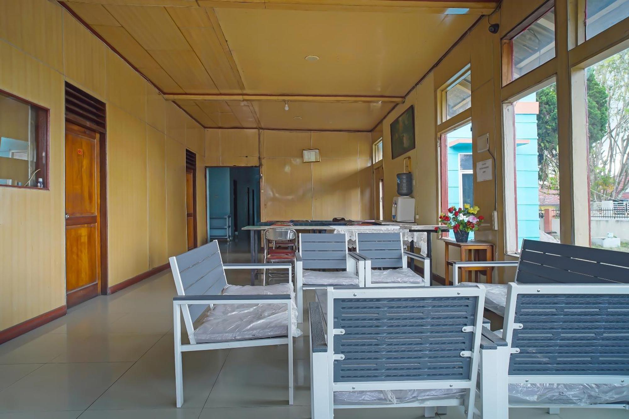 Oyo 92577 Hotel Sidikalang Near Kejaksaan Negeri Dairi Buitenkant foto