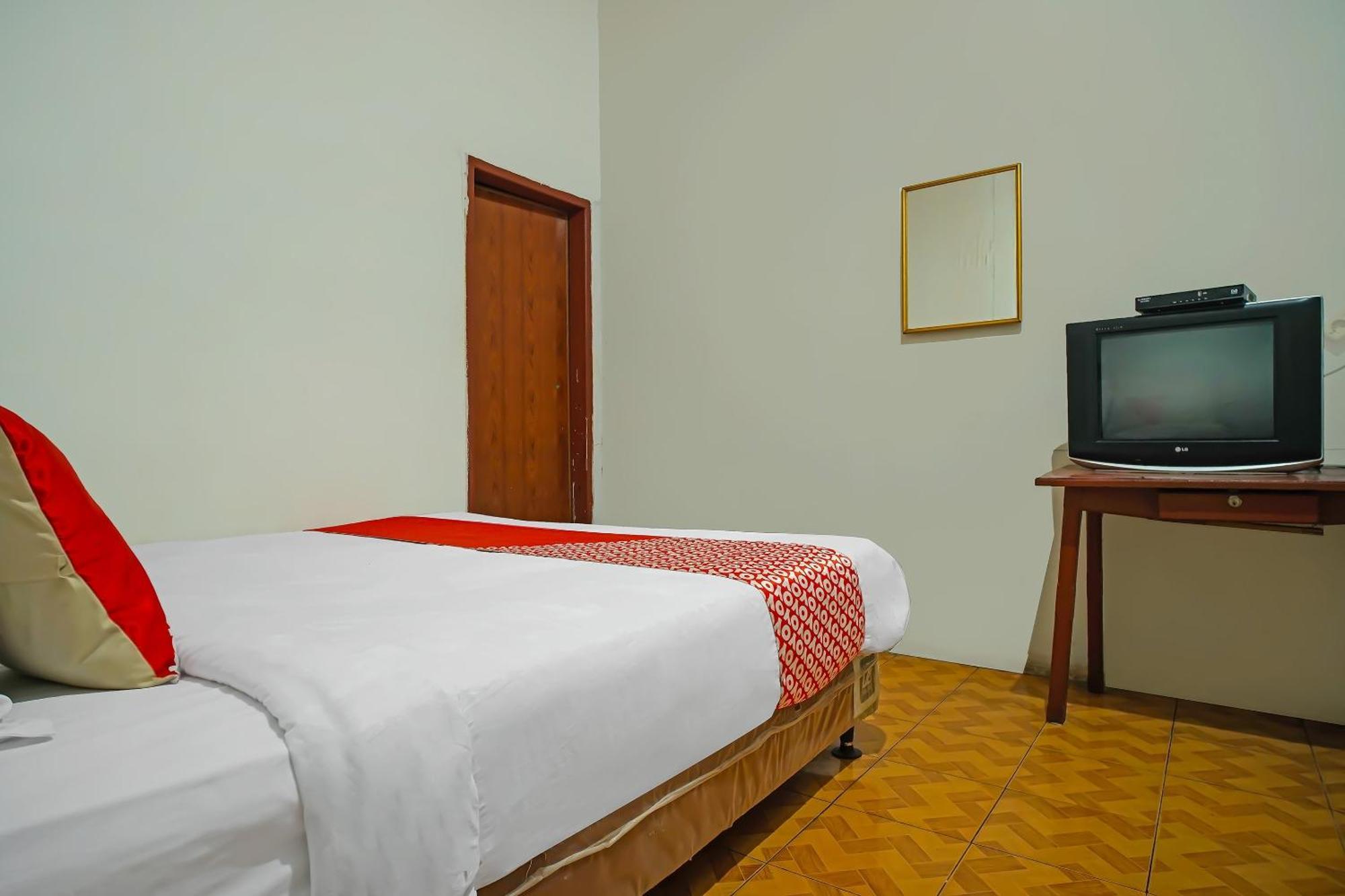 Oyo 92577 Hotel Sidikalang Near Kejaksaan Negeri Dairi Buitenkant foto