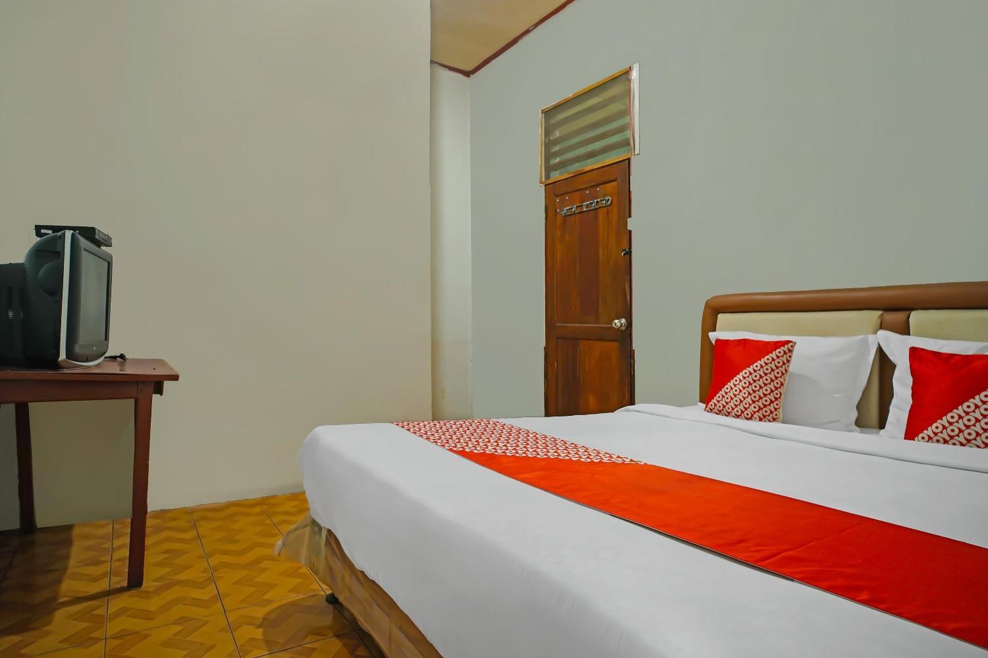 Oyo 92577 Hotel Sidikalang Near Kejaksaan Negeri Dairi Buitenkant foto